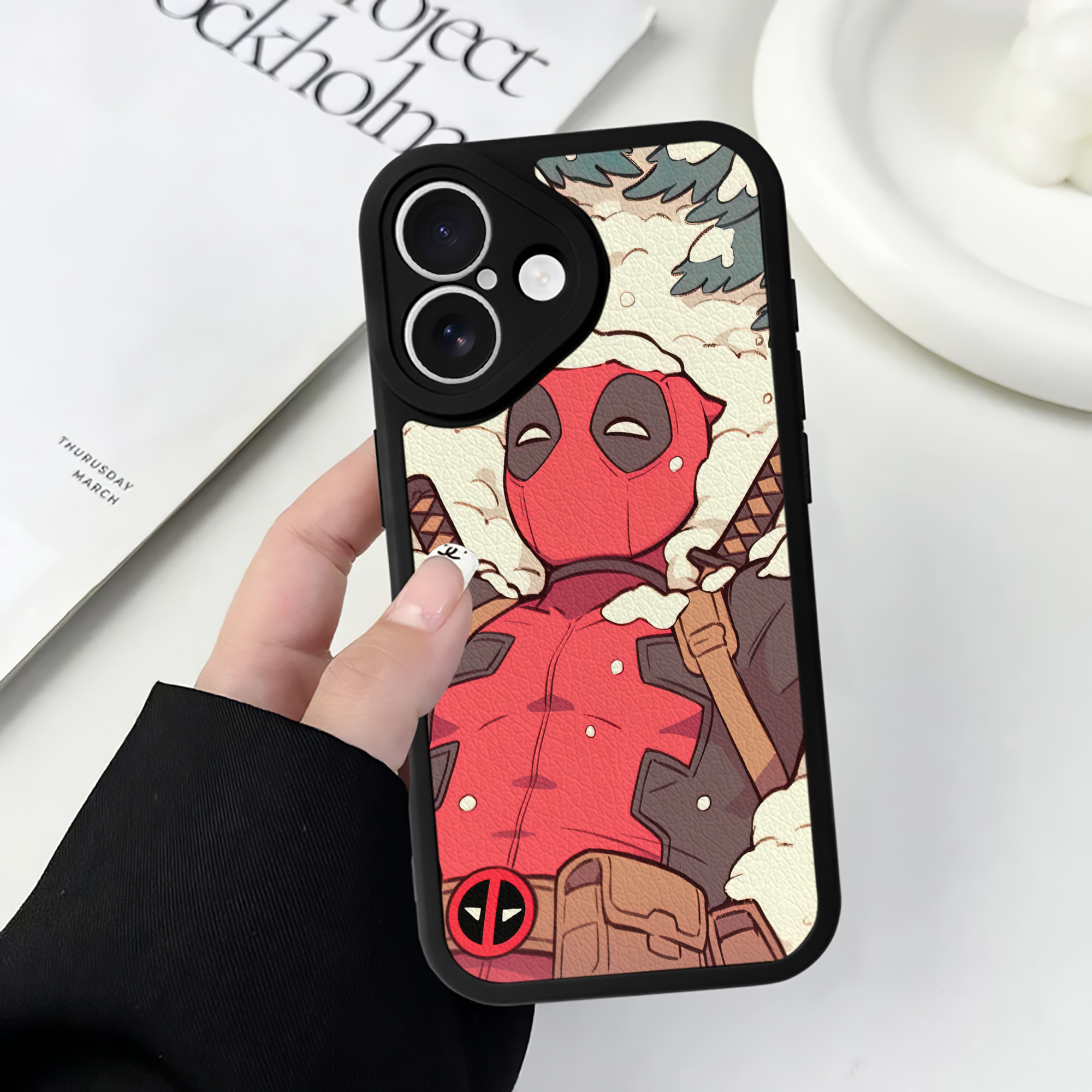 （画像用） Deadpool デッドプール 【iPhone 16シリーズ対応】シリコンスマホケース（レザー調） 材質：シリコン